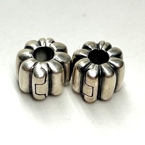 Pandora set of 2 clips